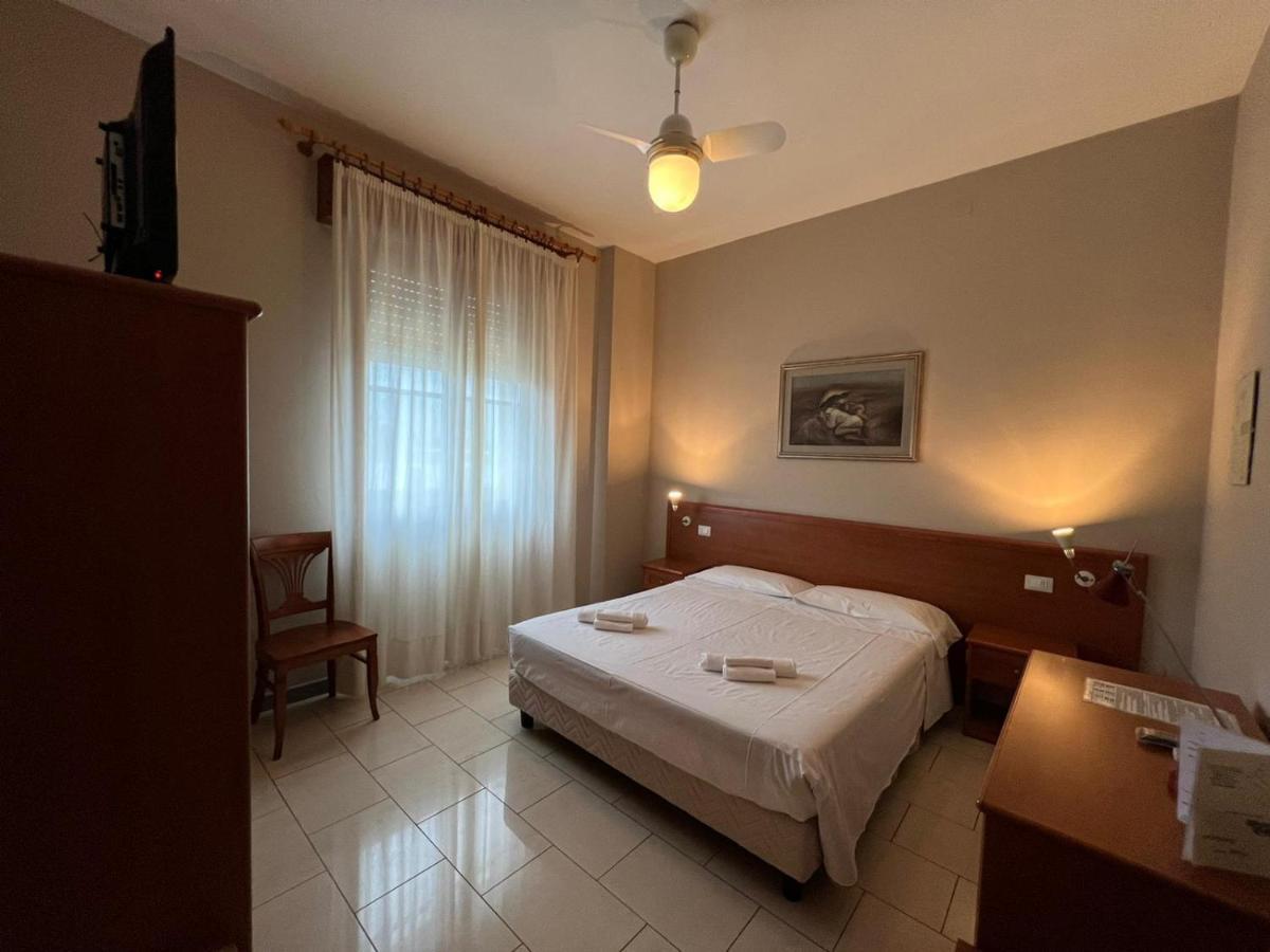 Hotel Adriatico Борго-Фоссо-Гиайя Экстерьер фото