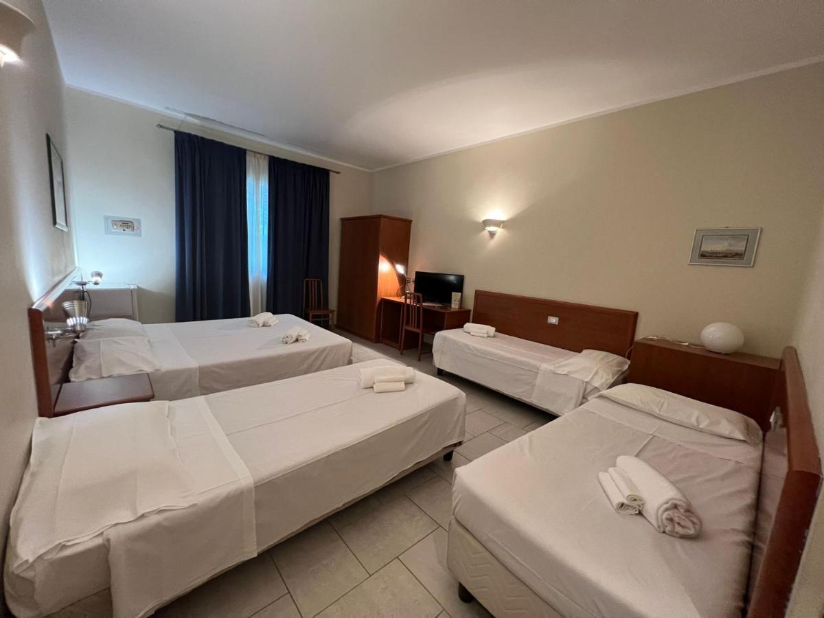 Hotel Adriatico Борго-Фоссо-Гиайя Экстерьер фото