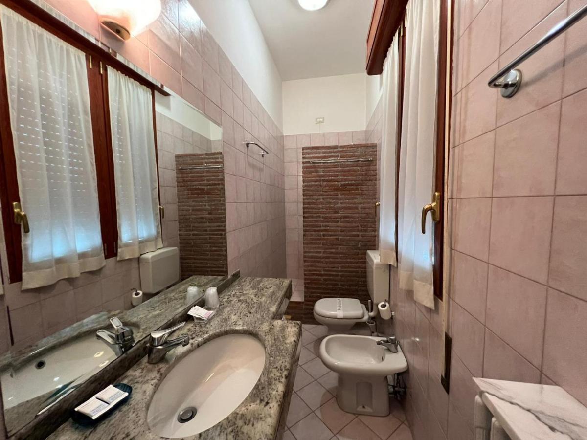 Hotel Adriatico Борго-Фоссо-Гиайя Экстерьер фото