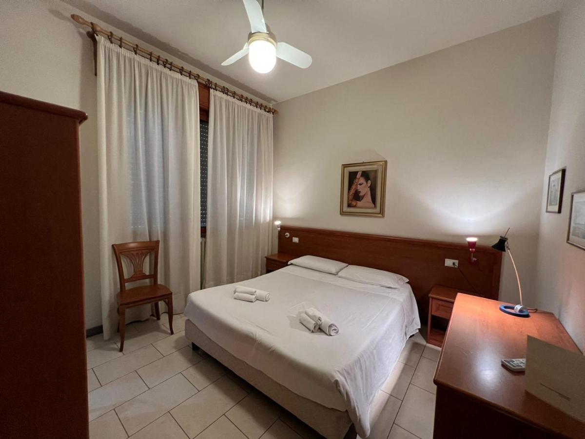 Hotel Adriatico Борго-Фоссо-Гиайя Экстерьер фото