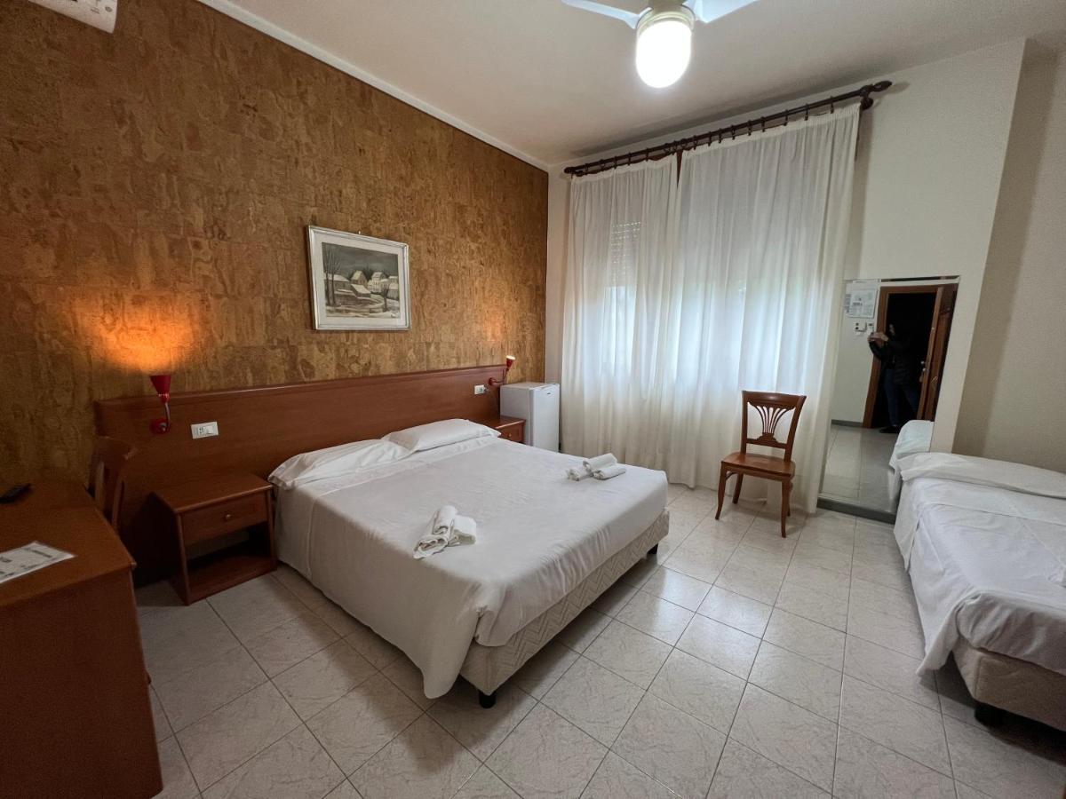 Hotel Adriatico Борго-Фоссо-Гиайя Экстерьер фото