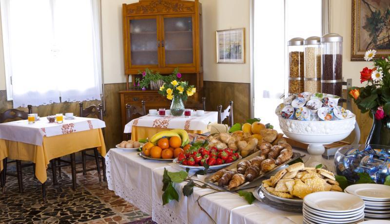 Hotel Adriatico Борго-Фоссо-Гиайя Экстерьер фото